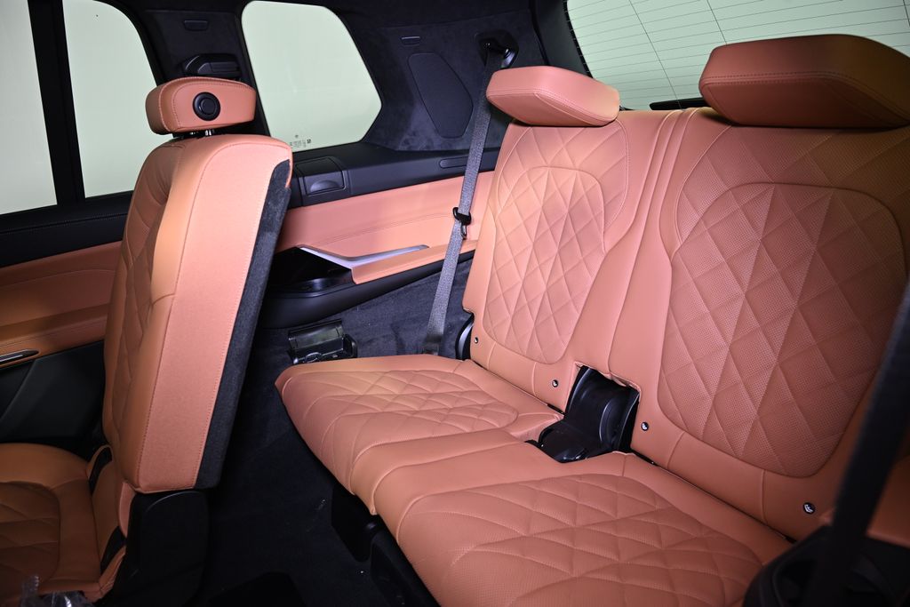 2026 BMW X7 xDrive40i 26