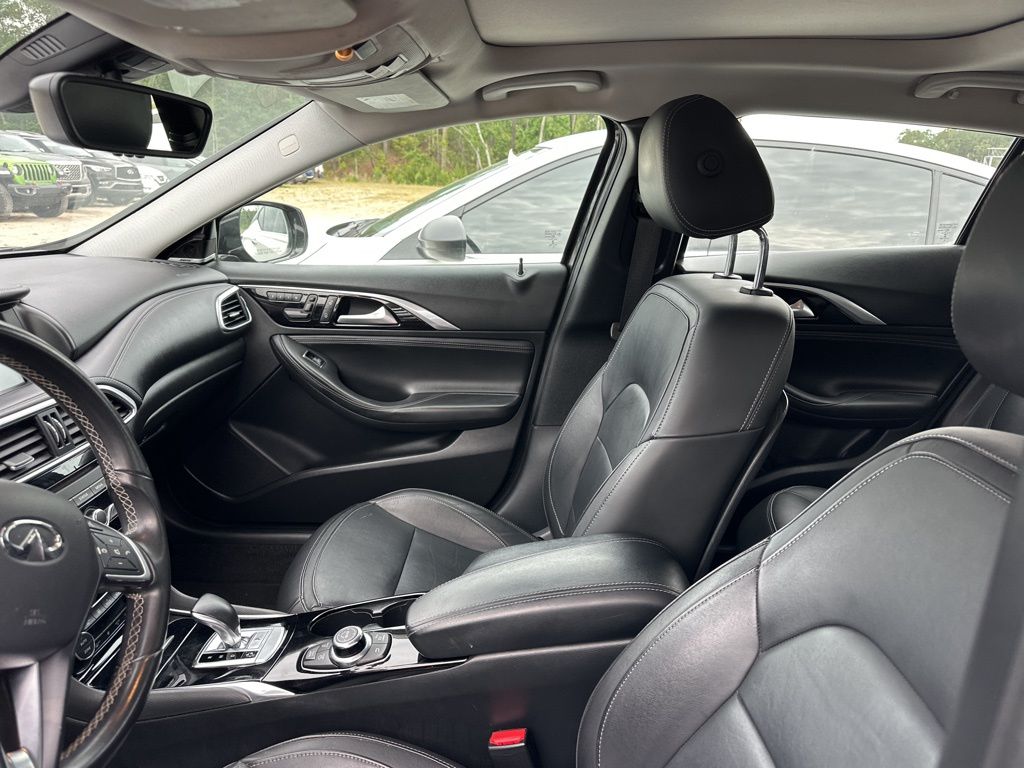 2019 Pearlescent Black INFINITI QX30 ESSENTIAL FWD SUV