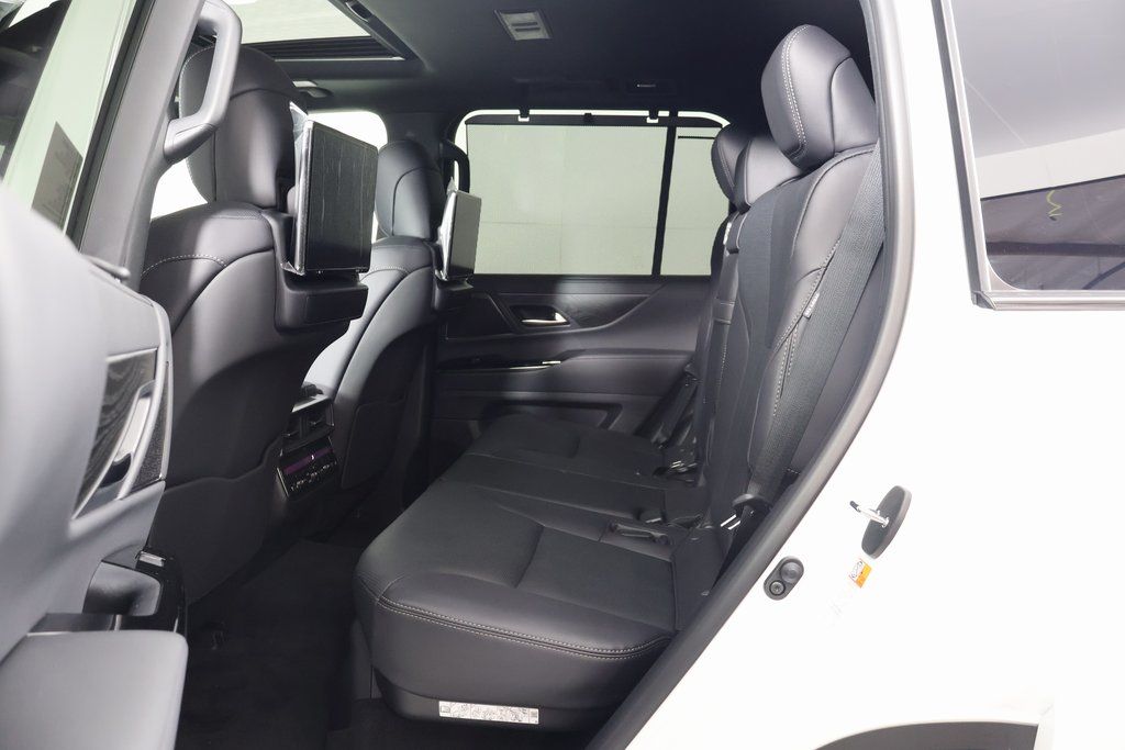 2025 Lexus LX 600 6
