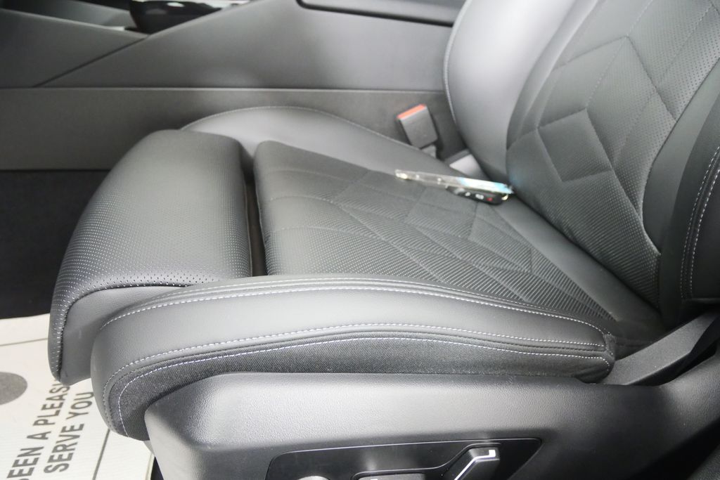 Thumbnail: 2025 BMW 5 Series - 9