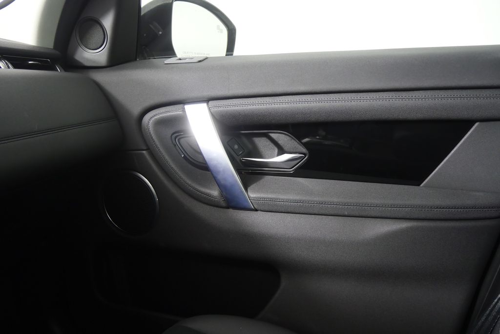 Thumbnail: 2021 Land Rover Discovery Sport - 26