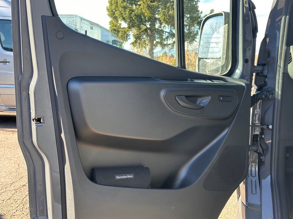 2024 Mercedes-Benz Sprinter 2500 Cargo 144 WB 11