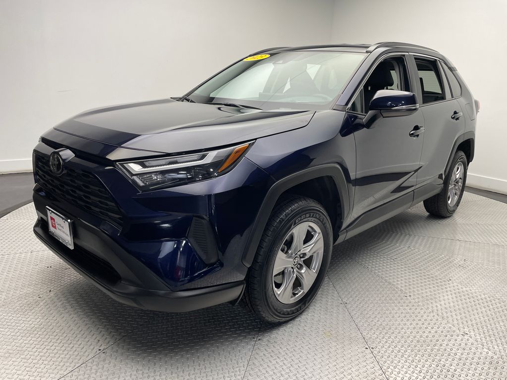 2023 Toyota RAV4 XLE 3