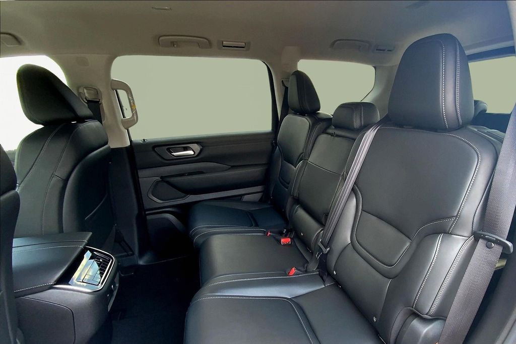 2025 Nissan Armada SV - Photo 12