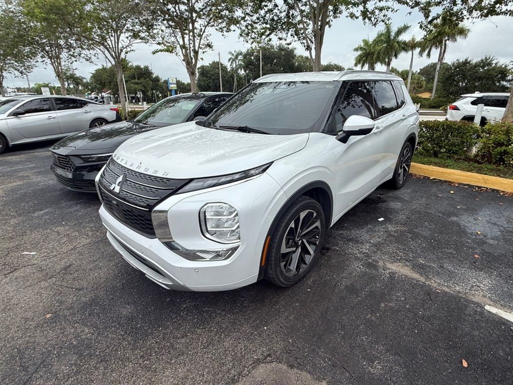 White 2022 Mitsubishi Outlander SUV / Crossover Front-Wheel Drive Continuously Variable Transmission