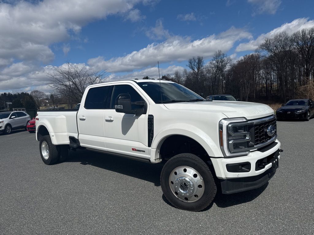 2025 Ford F-450 Super Duty Platinum Crew Cab LB DRW 4WD