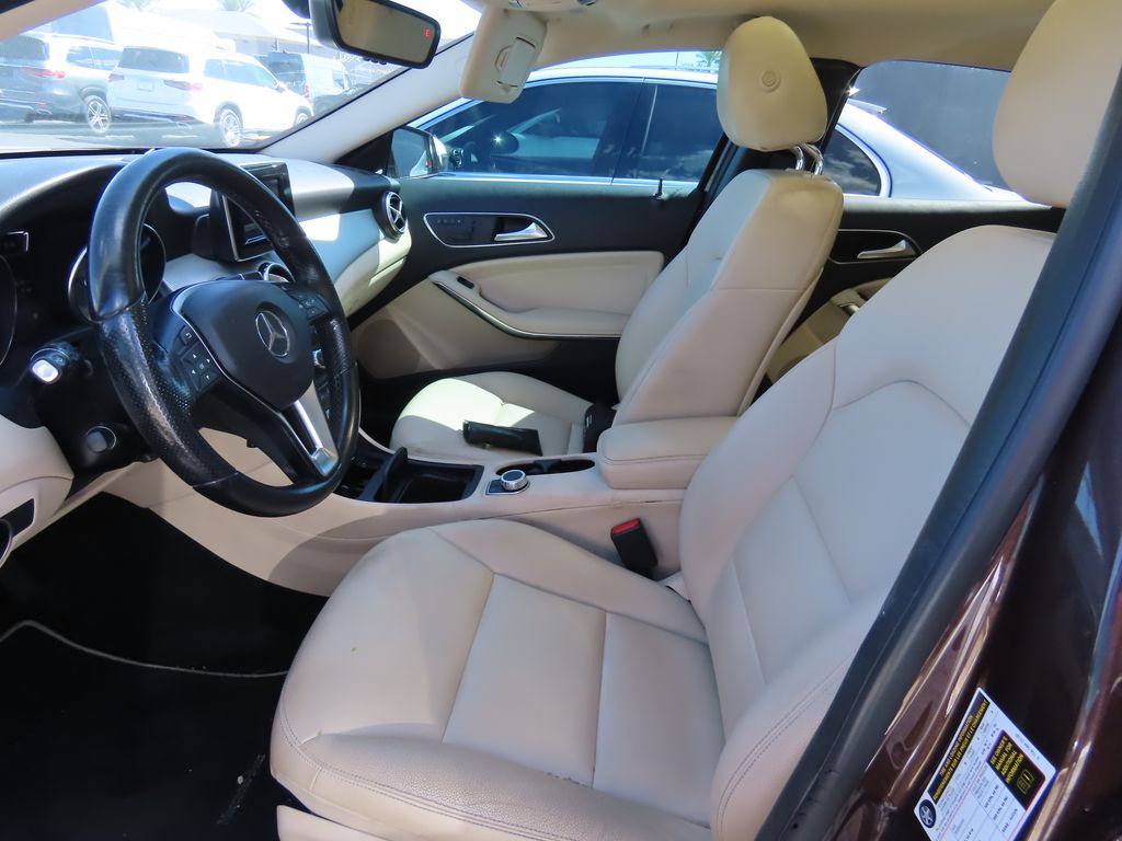 Thumbnail: 2015 Mercedes-Benz GLA - 10