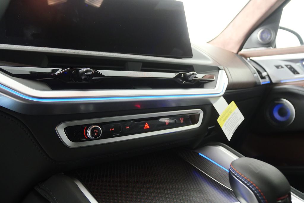 Thumbnail: 2026 BMW XM - 23