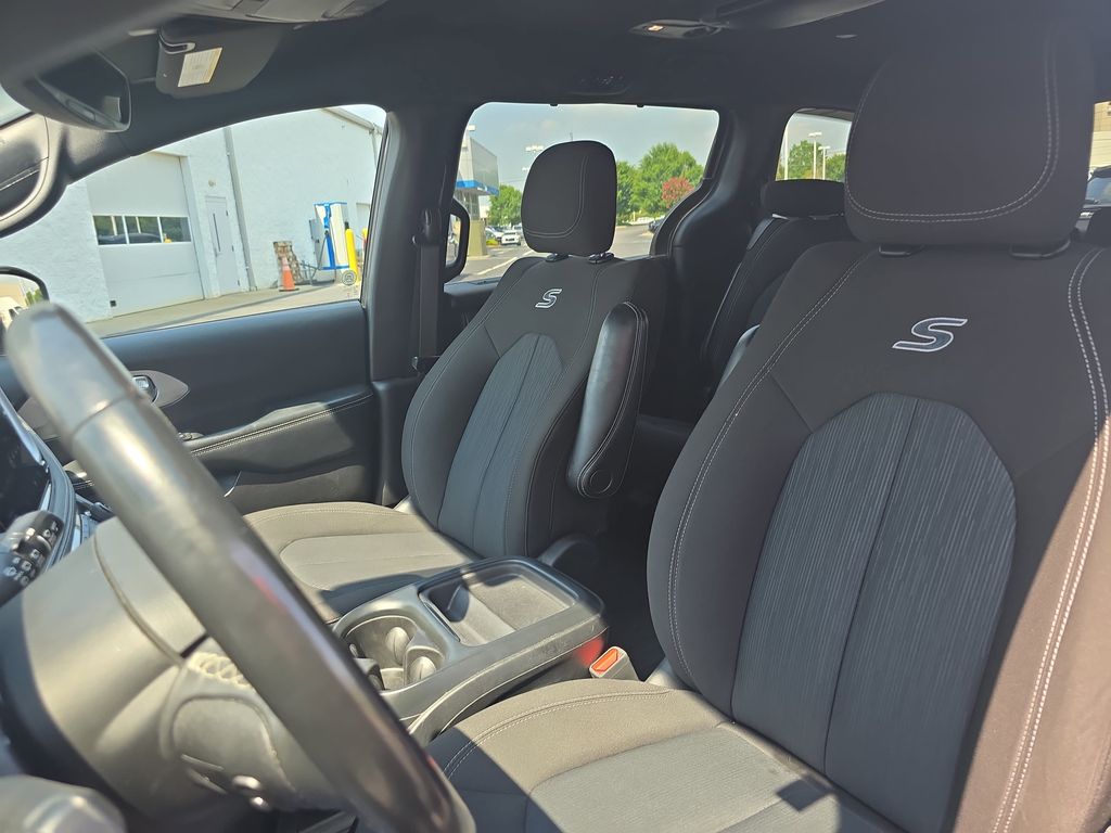 Used 2021 Chrysler Pacifica Van