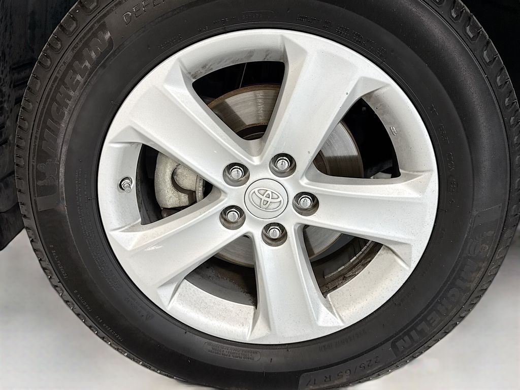 Thumbnail: 2014 Toyota RAV4 - 30