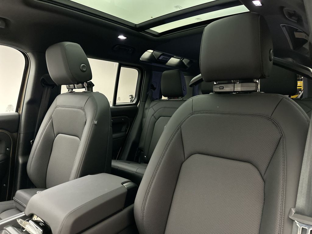 2025 Land Rover Defender 110 10