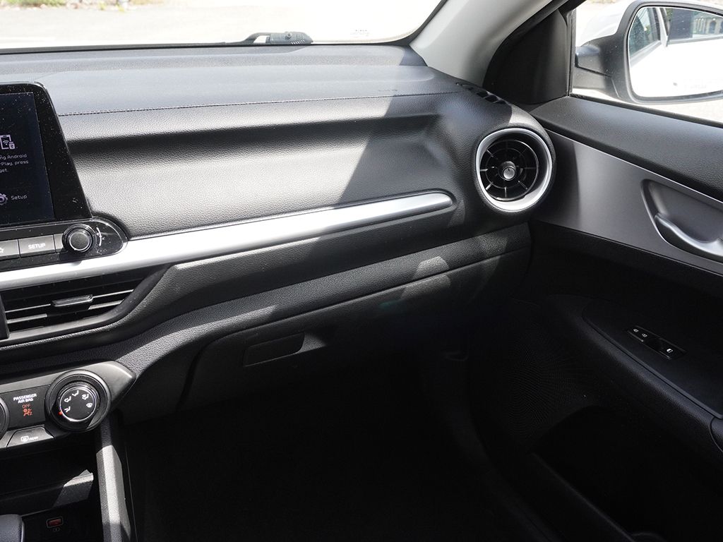 Used 2024 White Kia LXS image 23