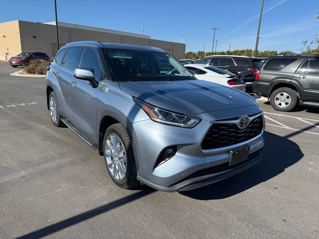 Thumbnail: 2020 Toyota Highlander - 3