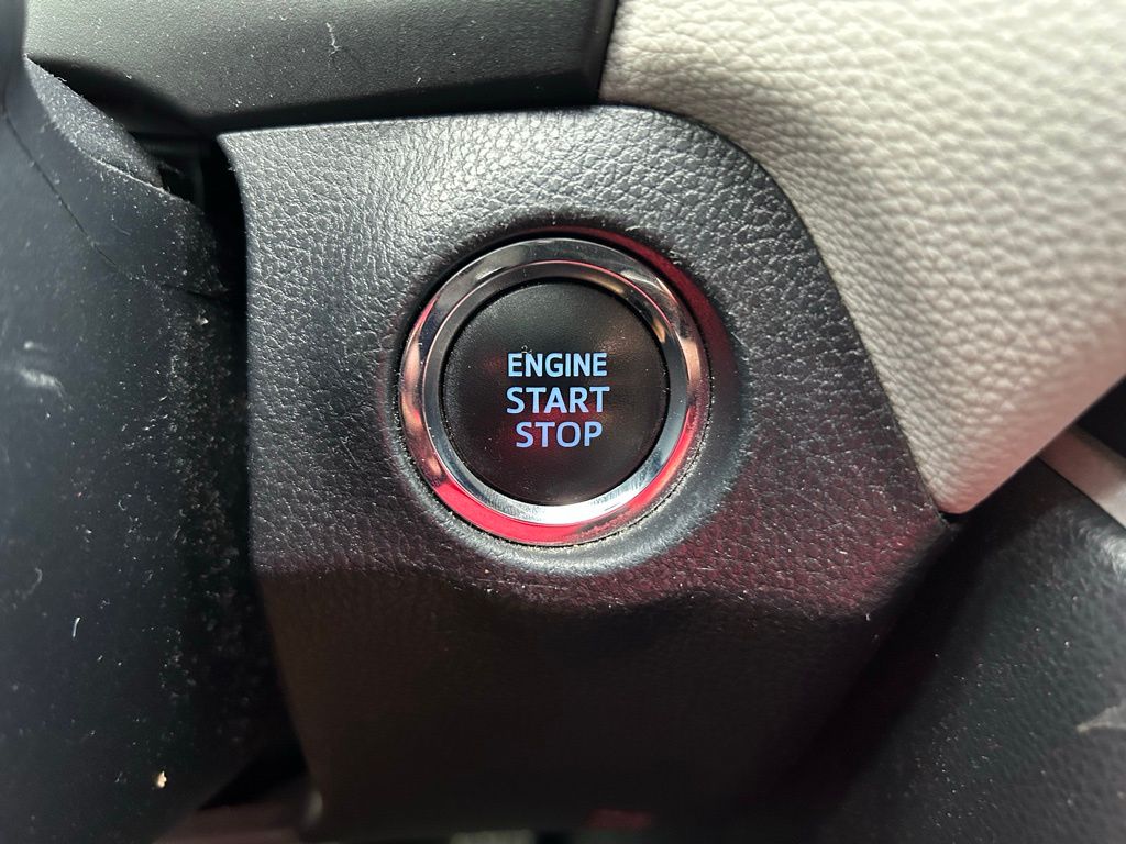Thumbnail: 2019 Toyota RAV4 - 27