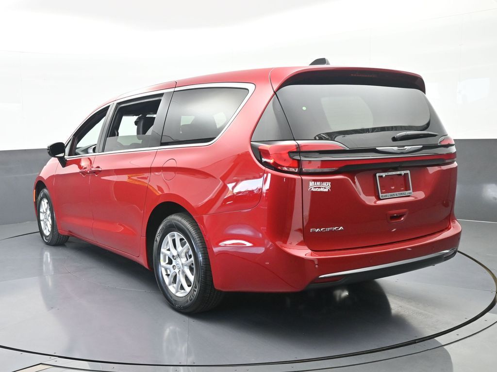 New 2026 Red Hot Pearlcoat Chrysler Select image 4