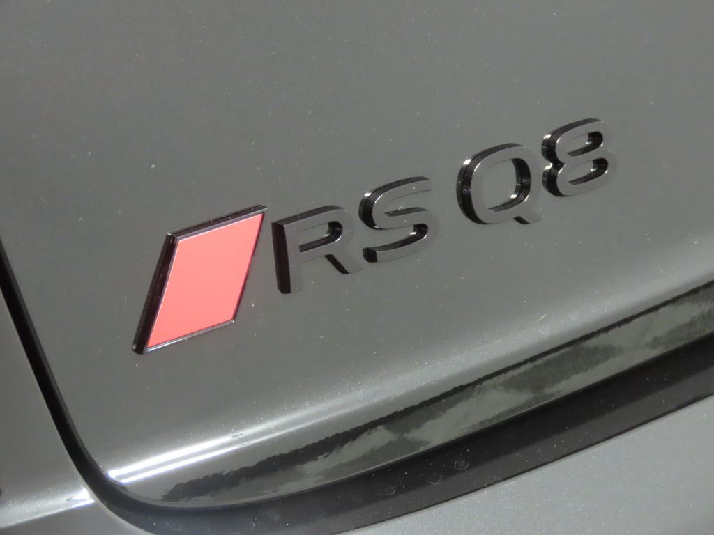 Thumbnail: 2026 Audi RS Q8 - 9