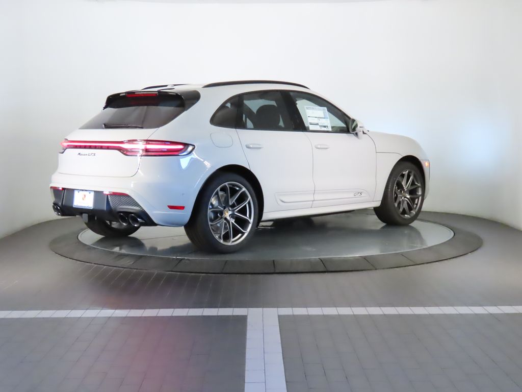 Thumbnail: 2025 Porsche Macan - 7