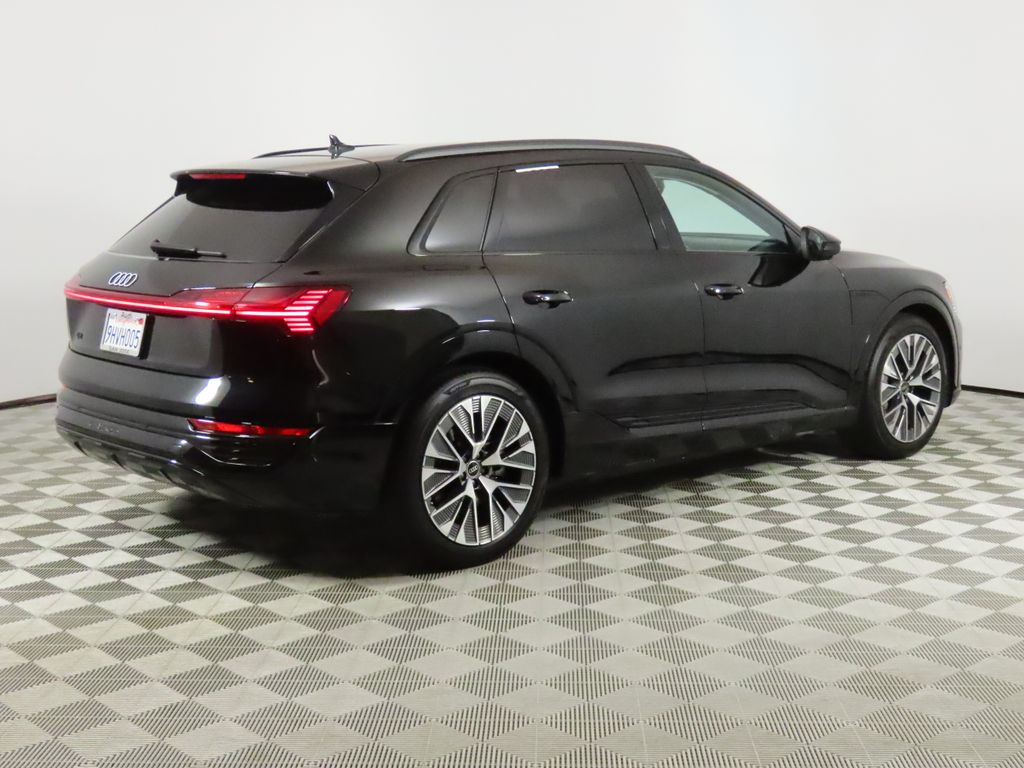 Thumbnail: 2024 Audi Q8 e-tron - 5