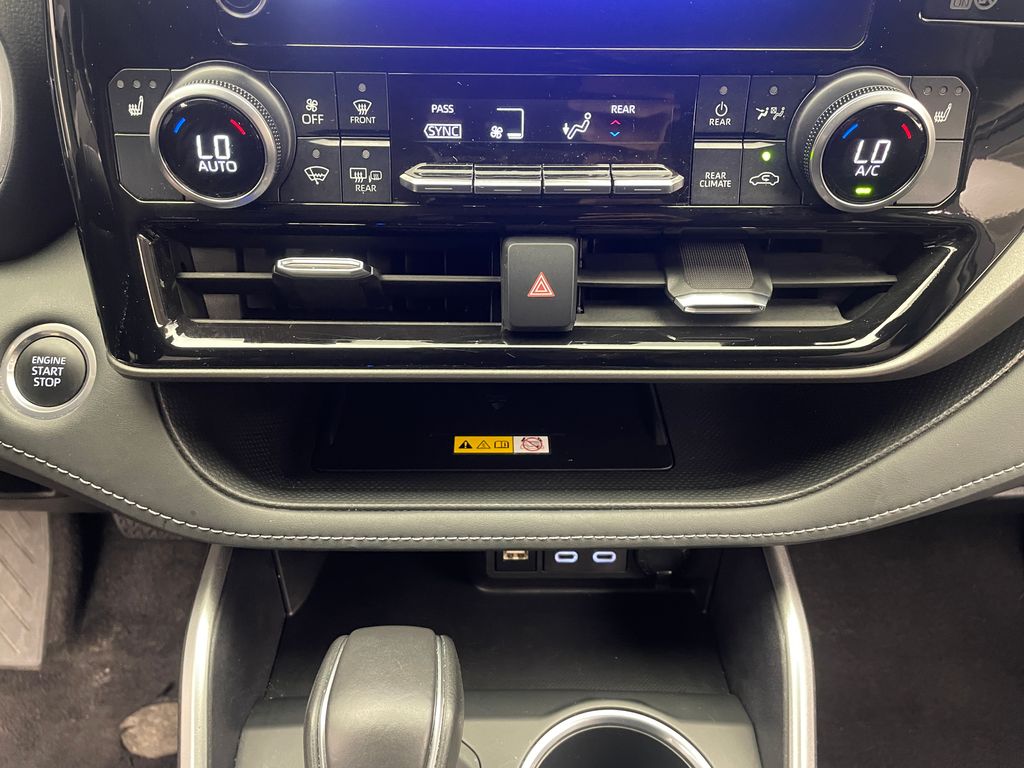 2024 Toyota Highlander XLE 27