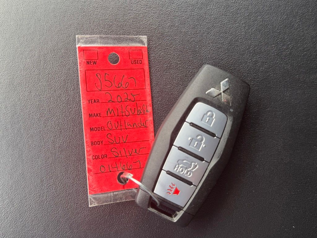 2025 Mitsubishi Outlander SE Silver at South Hills Kia