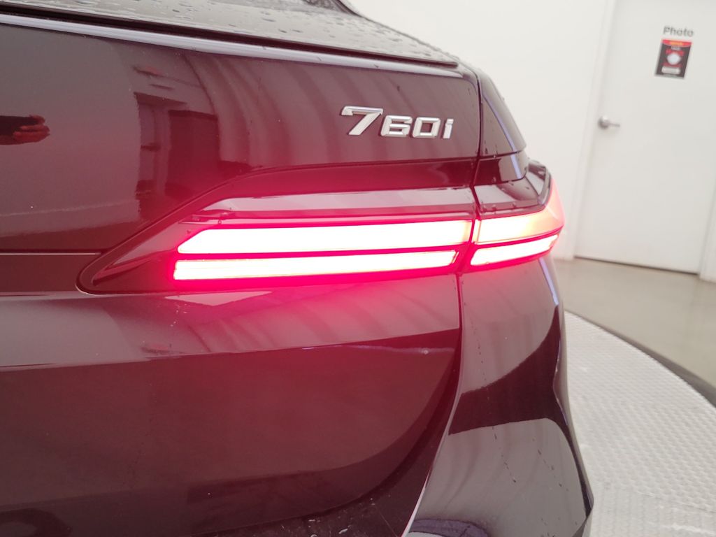 Thumbnail: 2024 BMW 7 Series - 8