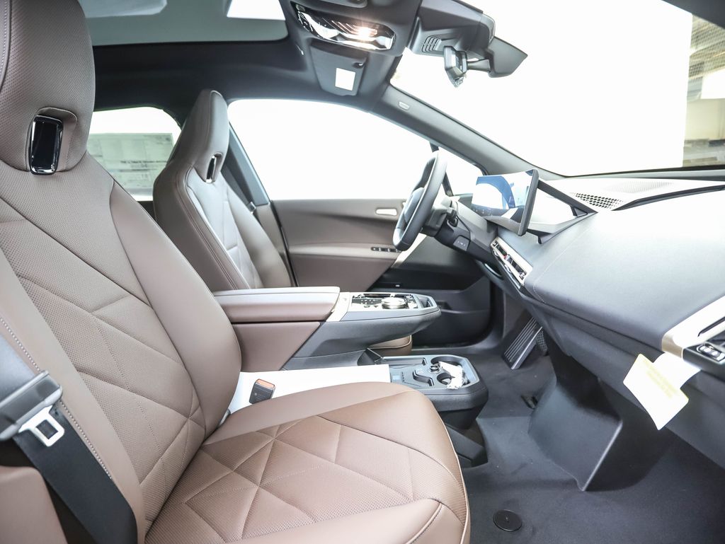 2025 BMW iX xDrive50 27