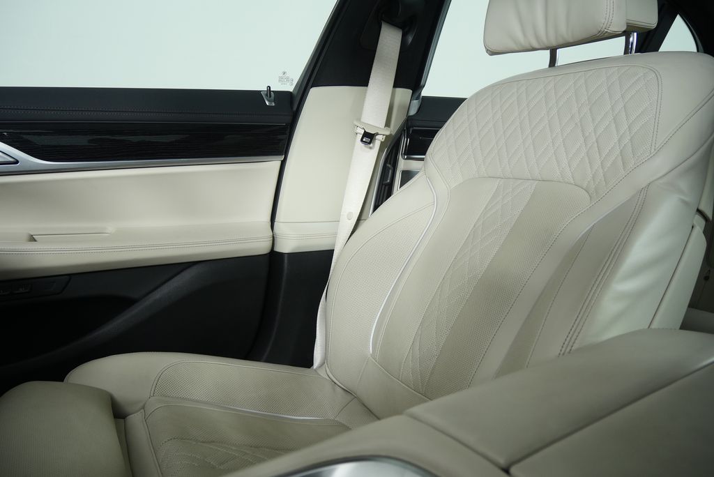 Thumbnail: 2022 BMW 7 Series - 27