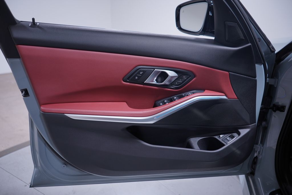Thumbnail: 2024 BMW 3 Series - 16