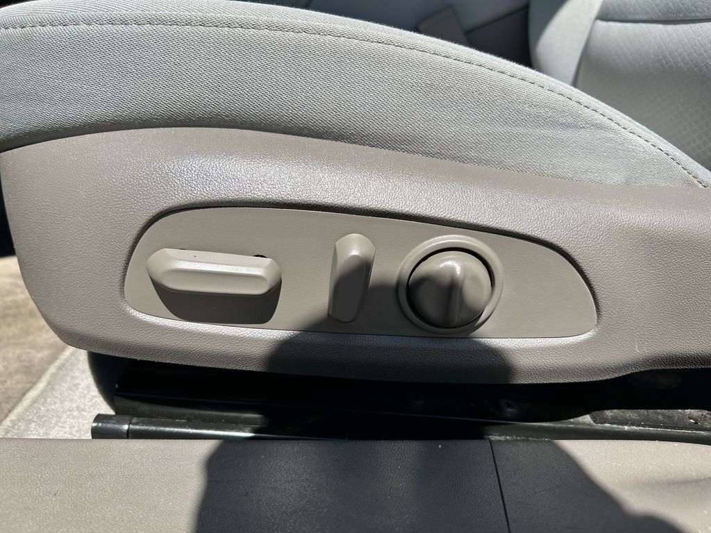 Thumbnail: 2018 Chevrolet Malibu - 12
