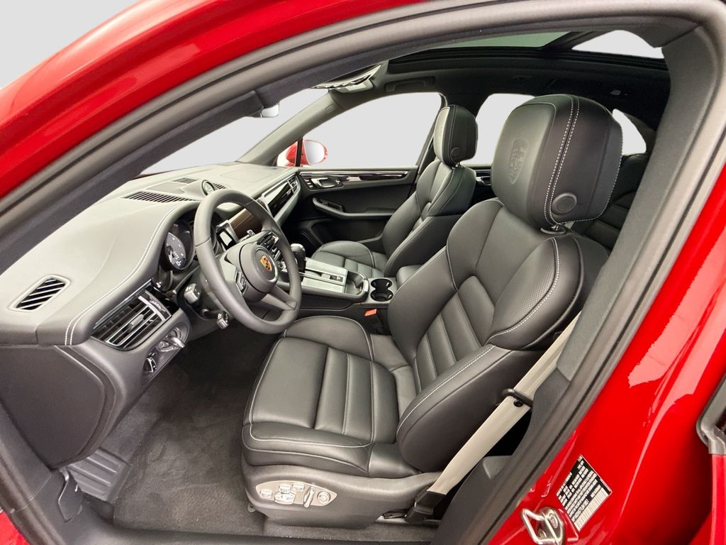 Thumbnail: 2026 Porsche Macan - 5