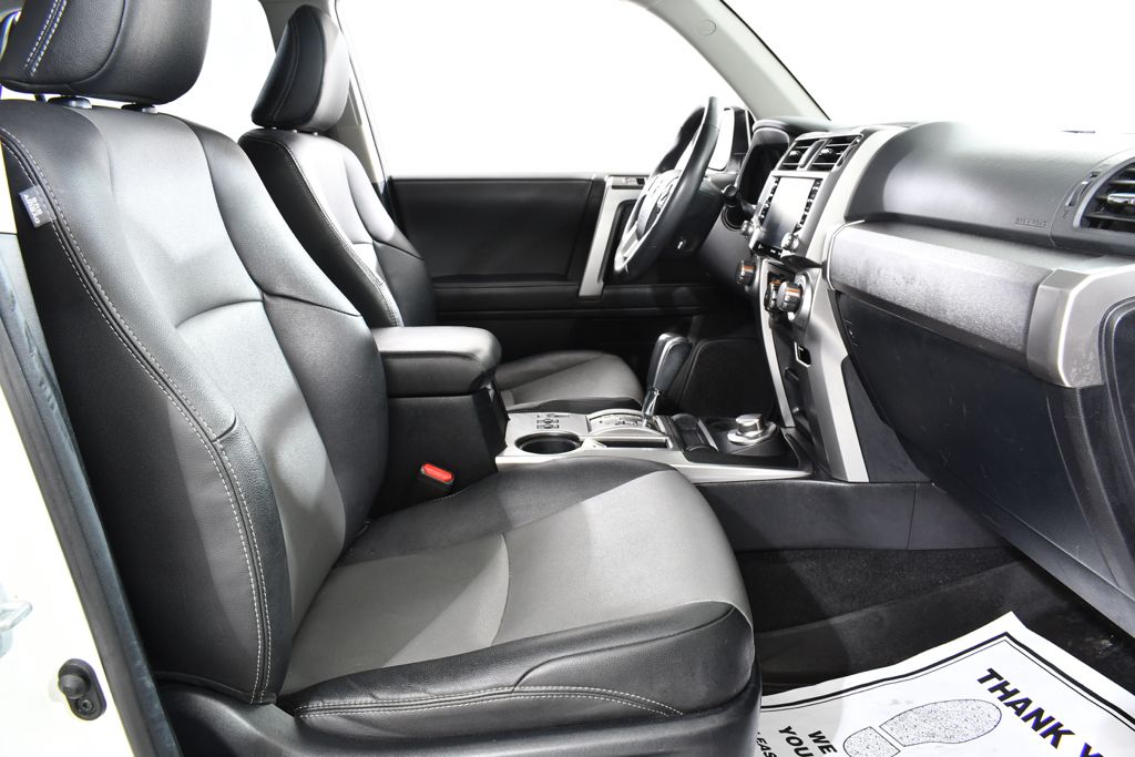 Used 2021  Toyota SR5 Premium image 10