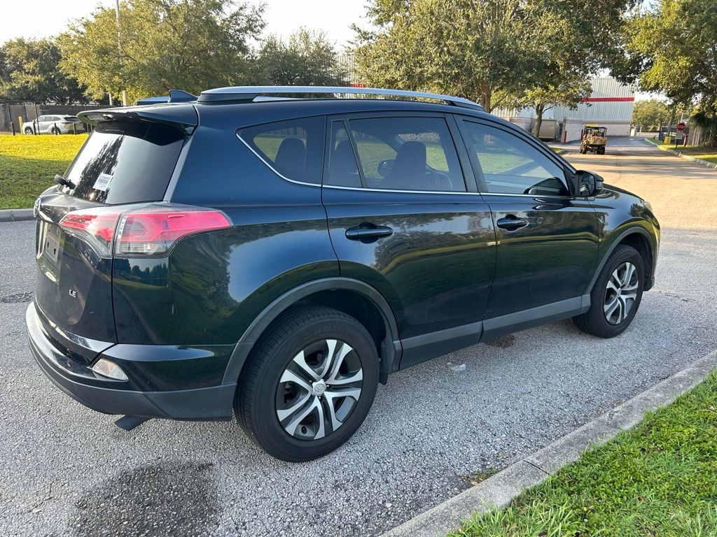 Thumbnail: 2017 Toyota RAV4 - 5