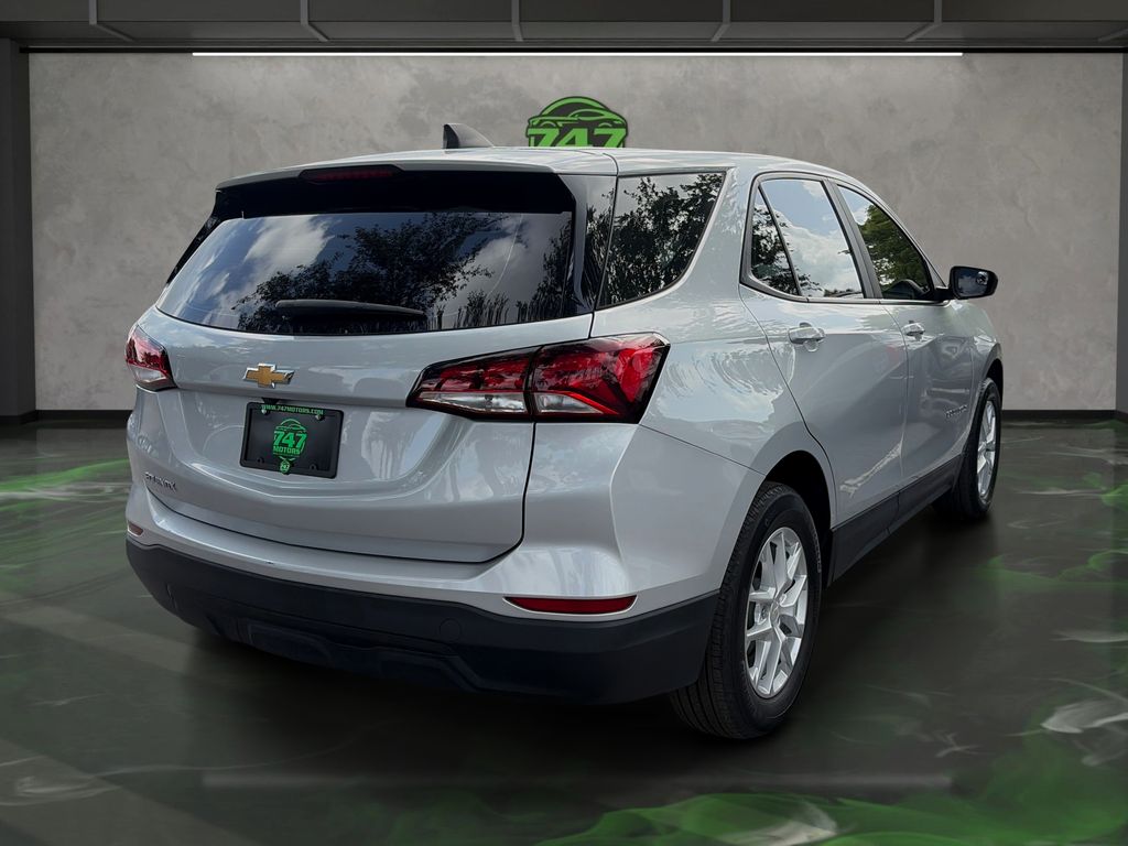 View vehicle photo 5
