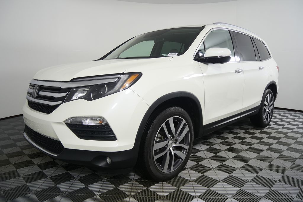Thumbnail: 2017 Honda Pilot - 8