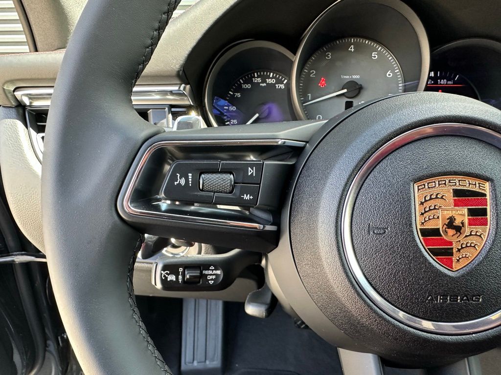Thumbnail: 2025 Porsche Macan - 21