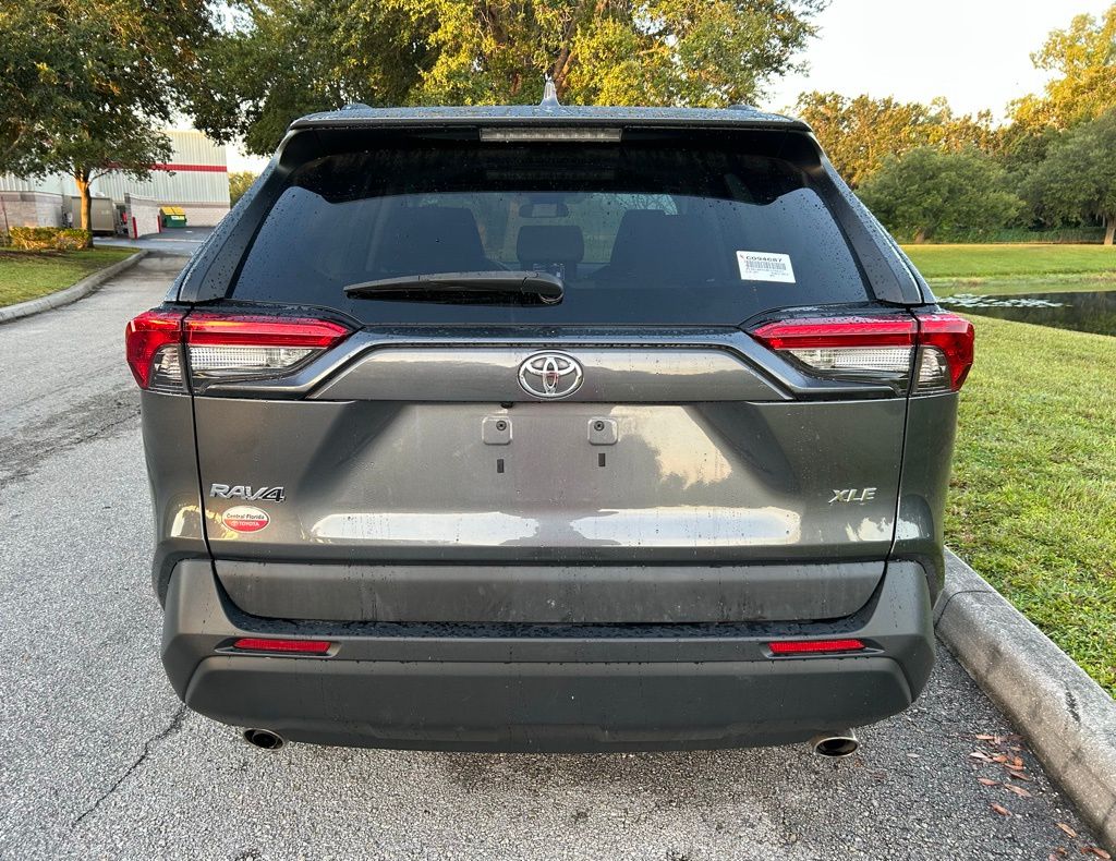 Thumbnail: 2021 Toyota RAV4 - 4