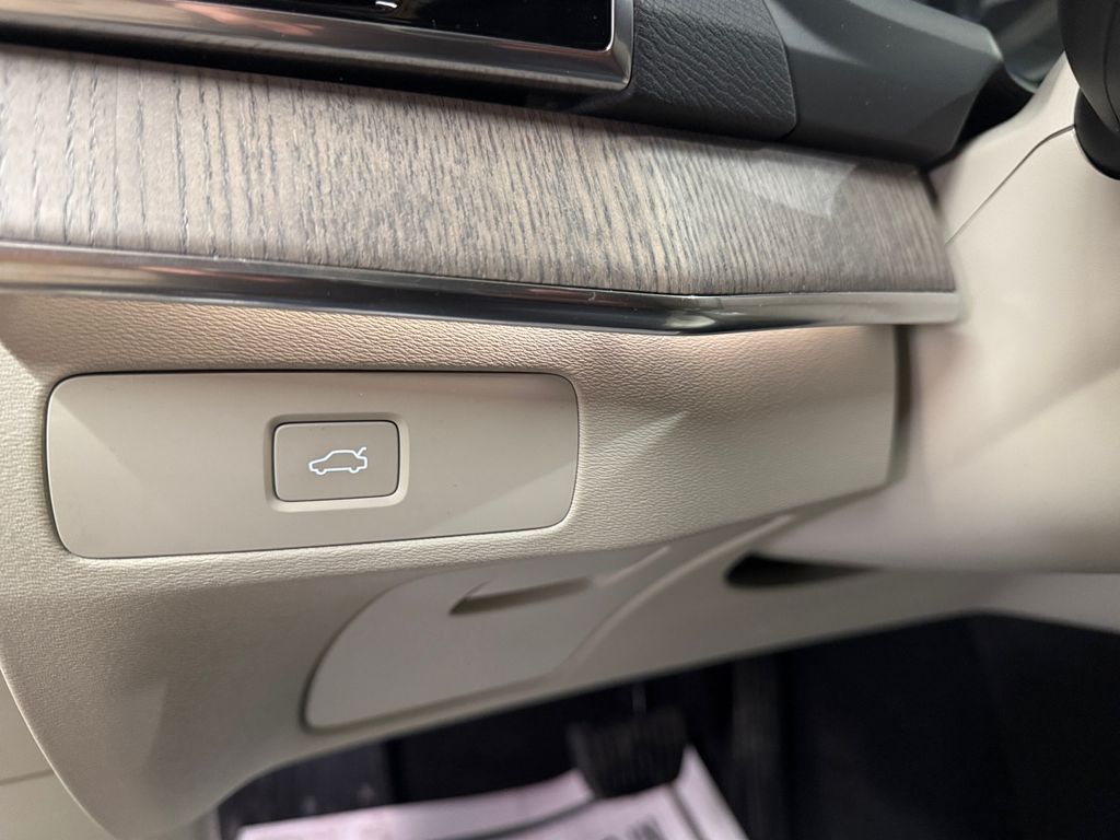 2024 Volvo XC90 B6 Plus Bright Theme photo