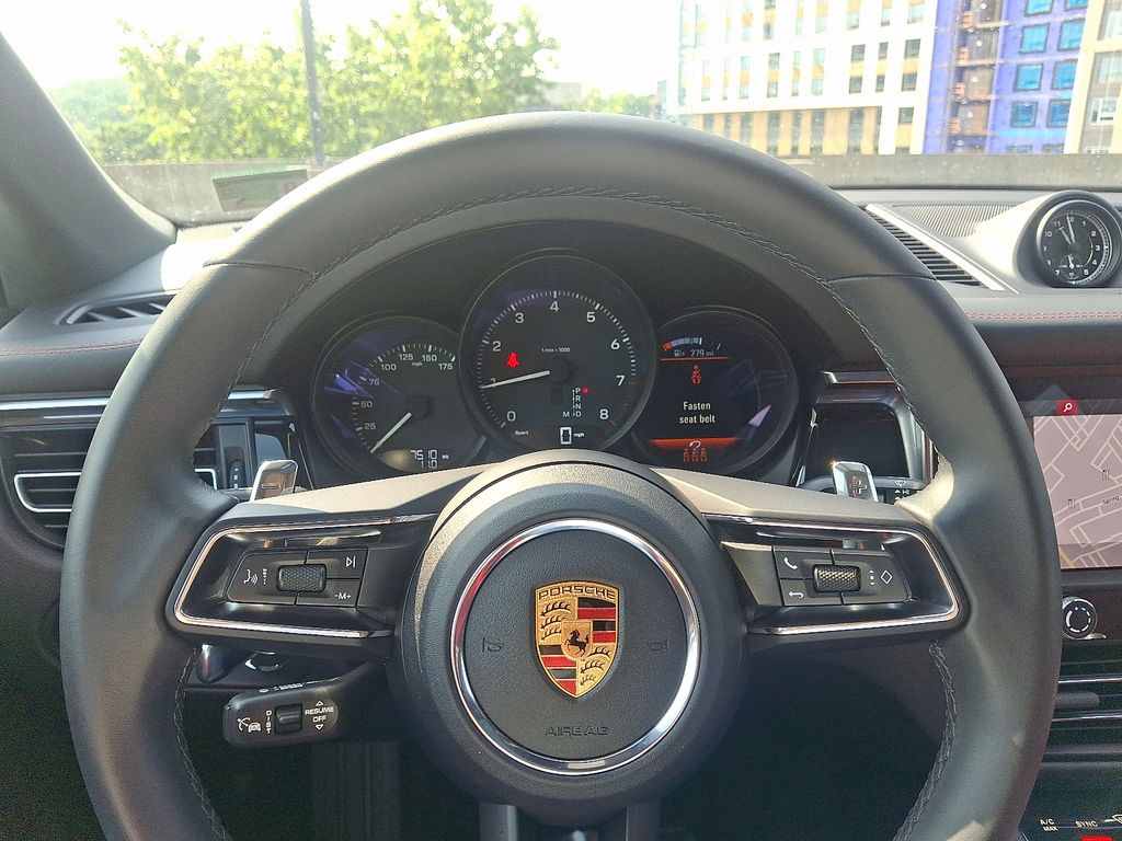 Thumbnail: 2025 Porsche Macan - 22