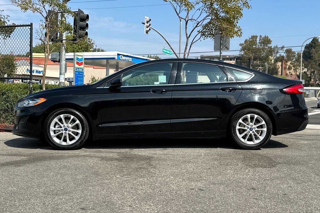 2020 Ford Fusion SE 9