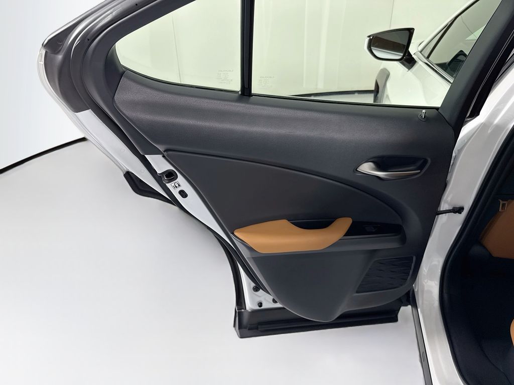 Thumbnail: 2022 Lexus UX - 26