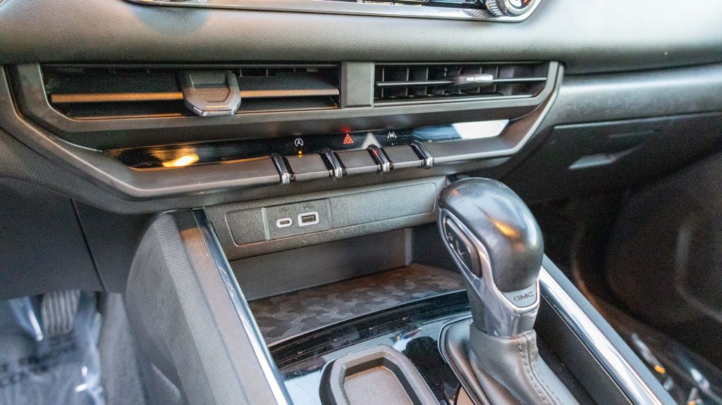 Used 2024 GMC Canyon Elevation 4D Crew Cab