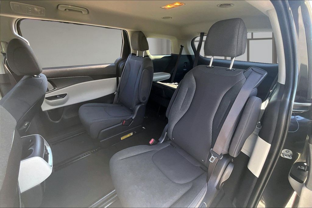 Used 2024 Kia Carnival Van