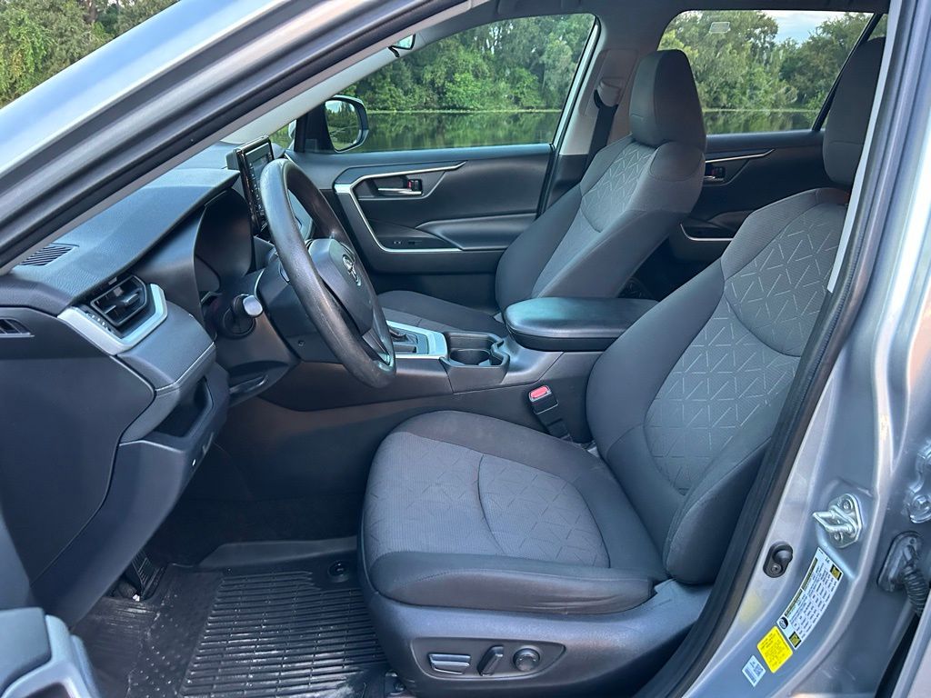 Thumbnail: 2020 Toyota RAV4 - 14