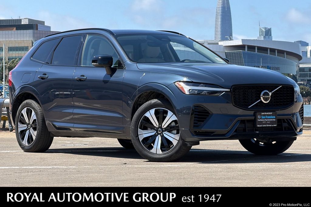  2023 Volvo XC60 Recharge T8 Plus Dark Theme eAWD   