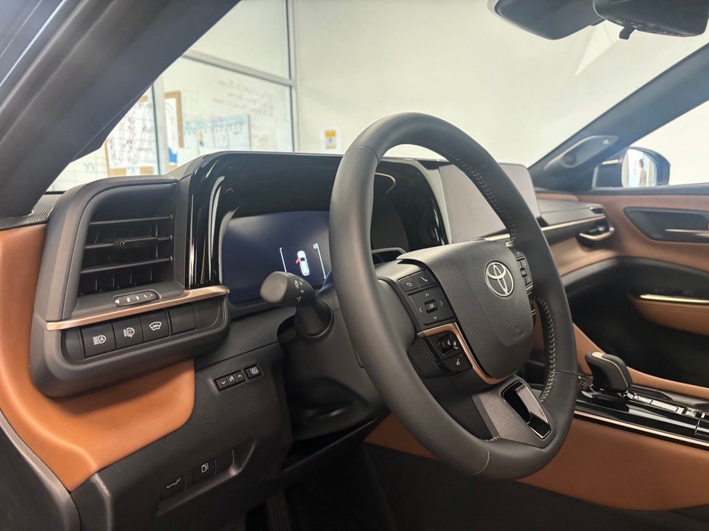 2026 Toyota Crown Signia Limited - Photo 12
