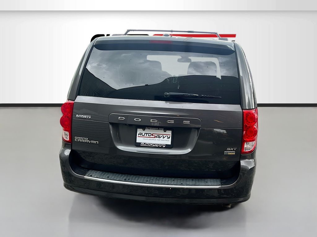 Used 2019 Gray Dodge SXT image 6