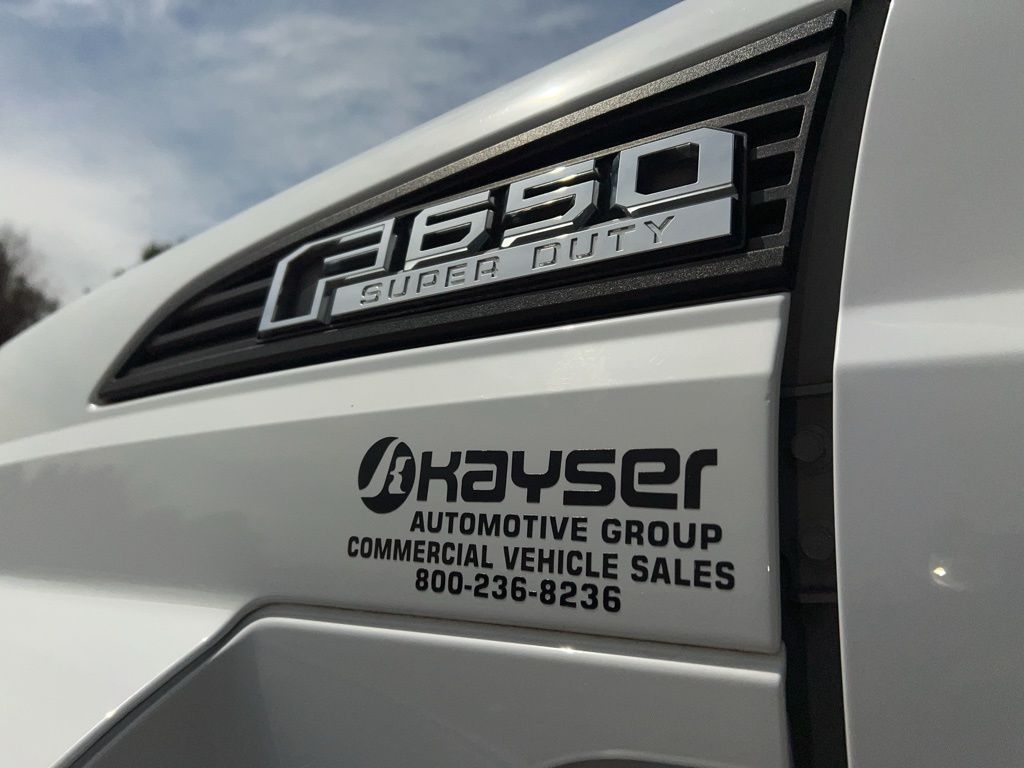 2016 Ford F-650 - Photo 22