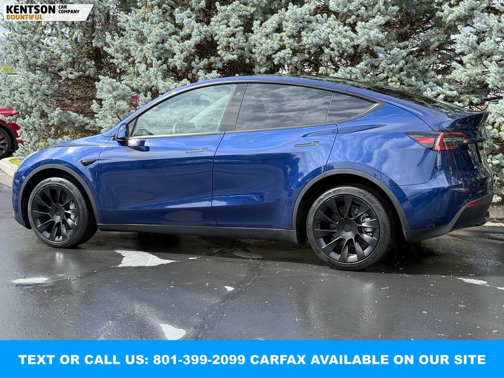 View vehicle photo 5