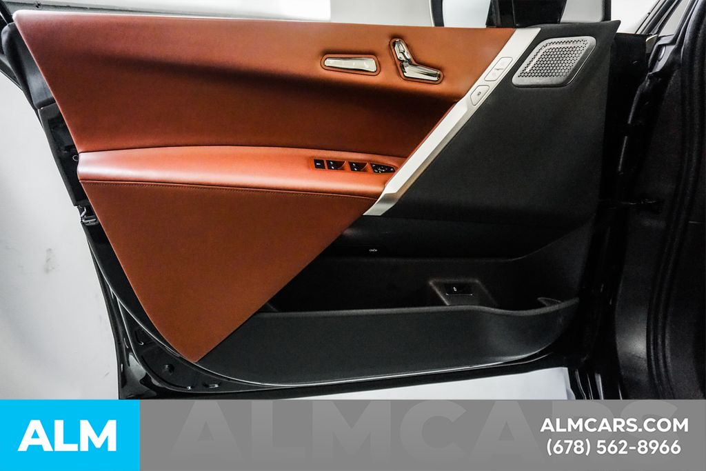 Used 2023 Black BMW M60 image 46