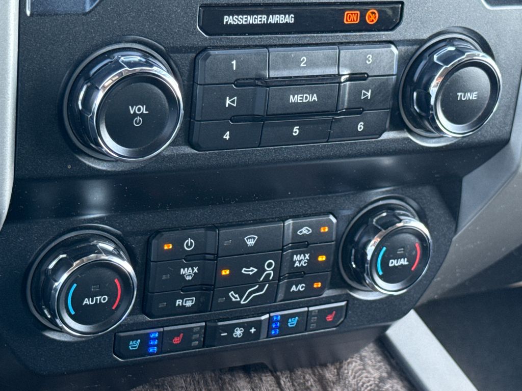 Used 2019 Silver Ford Lariat image 23